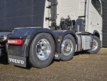 FH 780 AERO / 6x2/4 / RETARDER / GLOBE XL